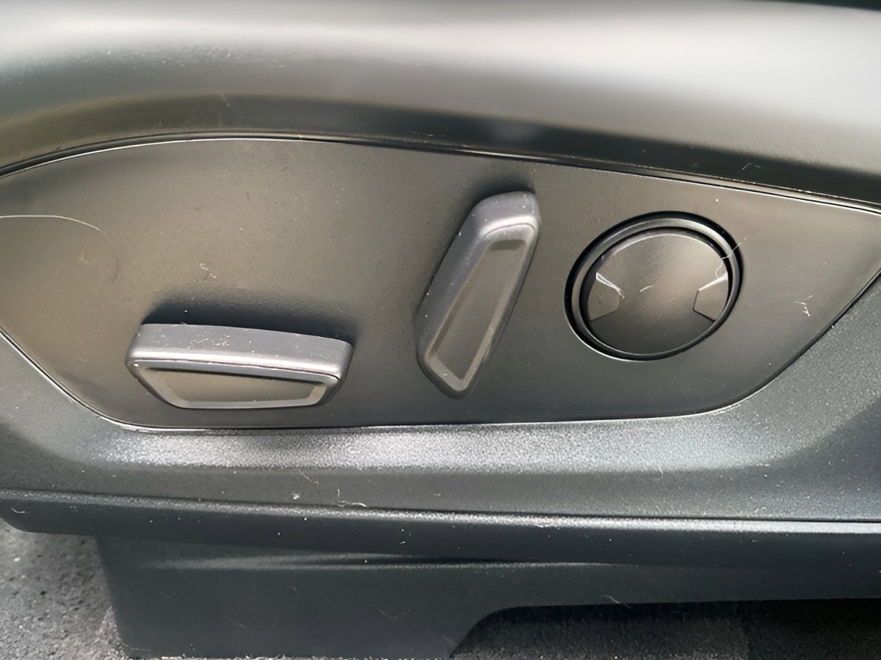 Used 2023 Ford Explorer XLT w/ Equipment Group 202A image 10