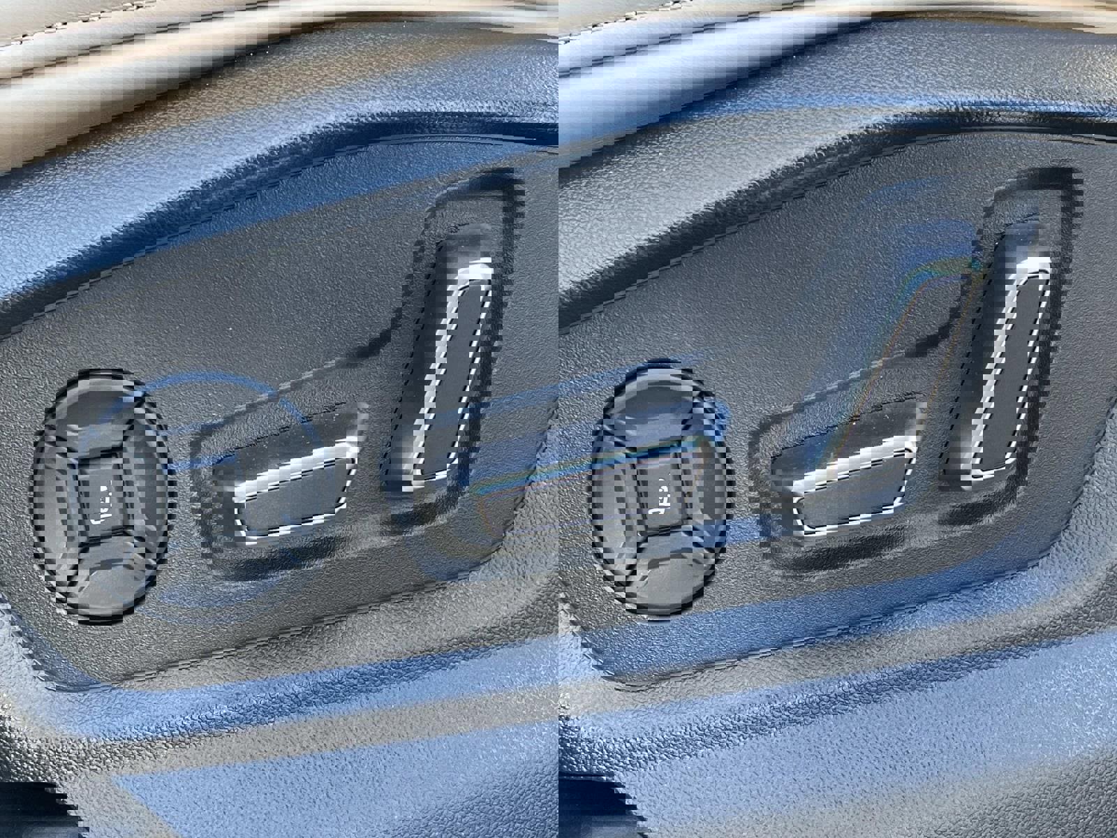 Used 2025 Audi Q8 Prestige w/ Prestige Package image 19