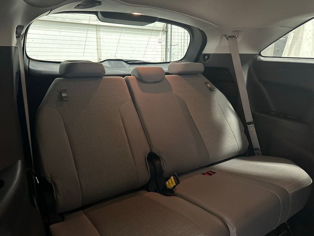 Used 2025 Toyota Sienna LE image 60