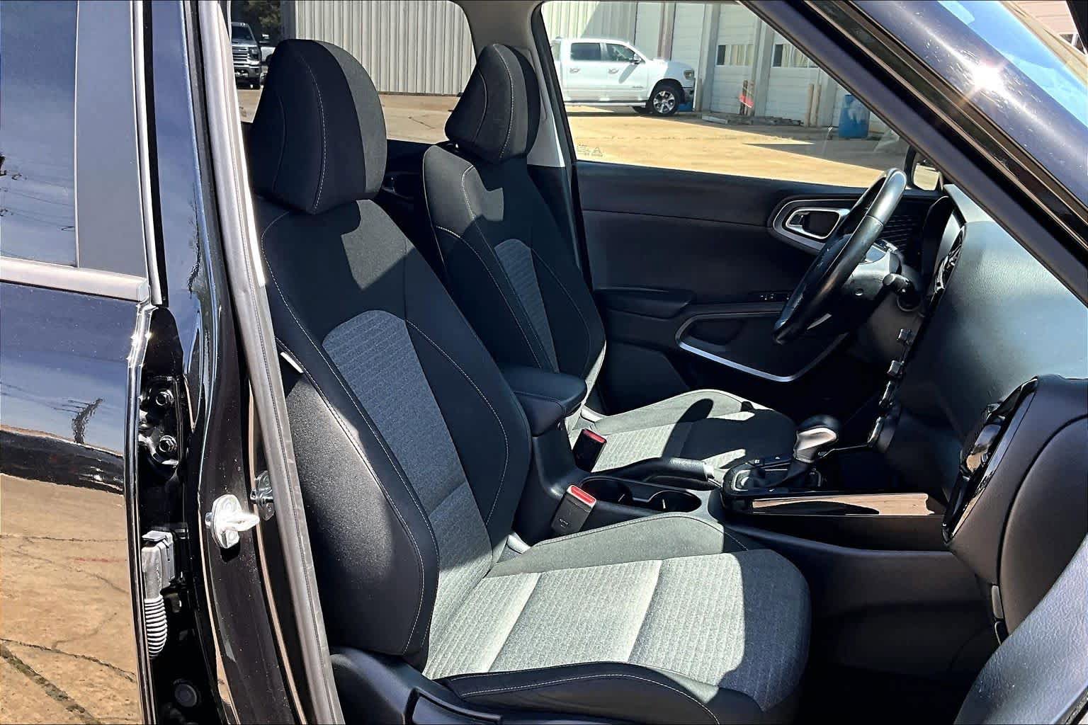 Used 2023 Kia Soul EX FWD image 9