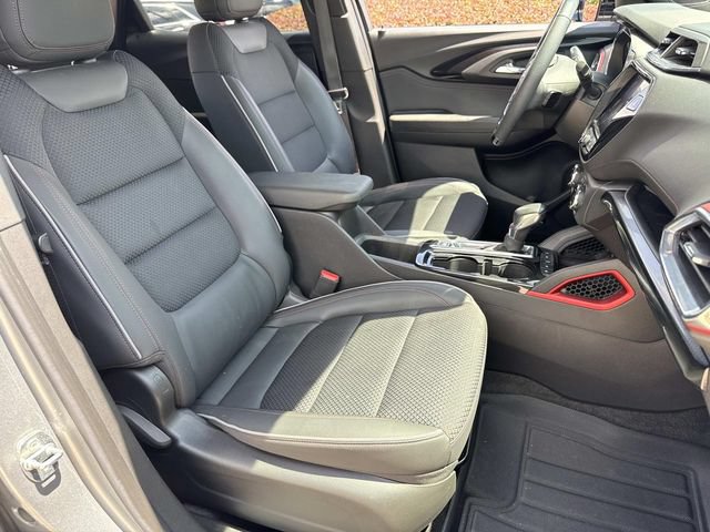 Used 2023 Chevrolet TrailBlazer RS w/ Sun and Liftgate Package FWD image 11