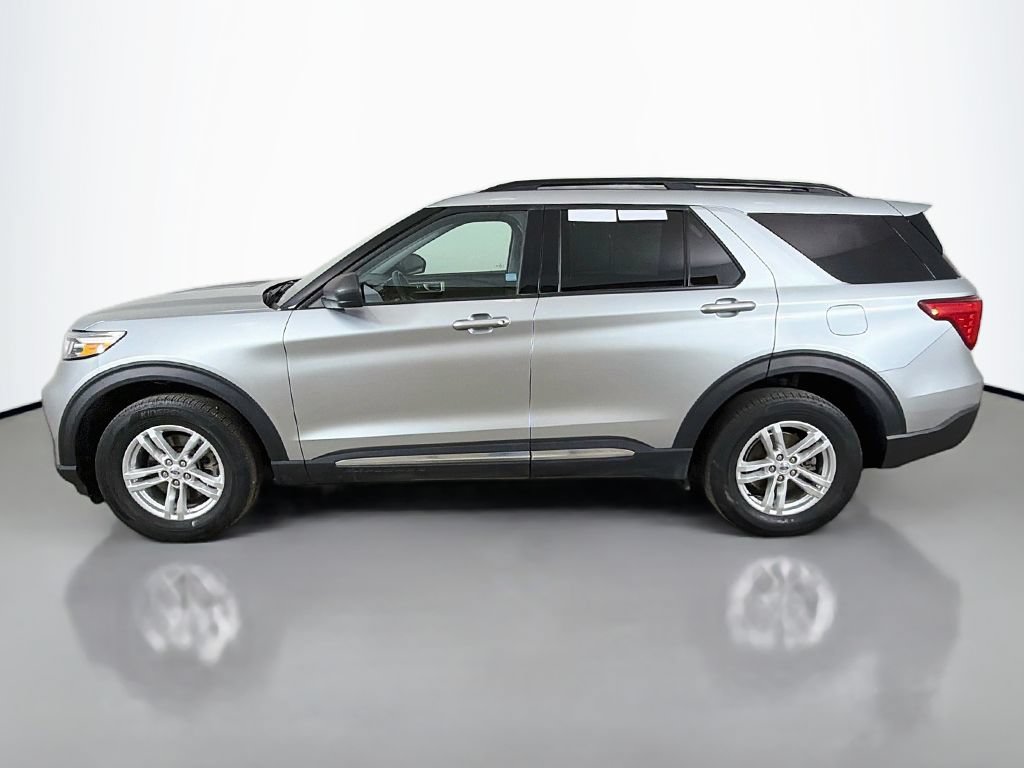 Used 2023 Ford Explorer XLT w/ Equipment Group 202A AWD/4WD image 14