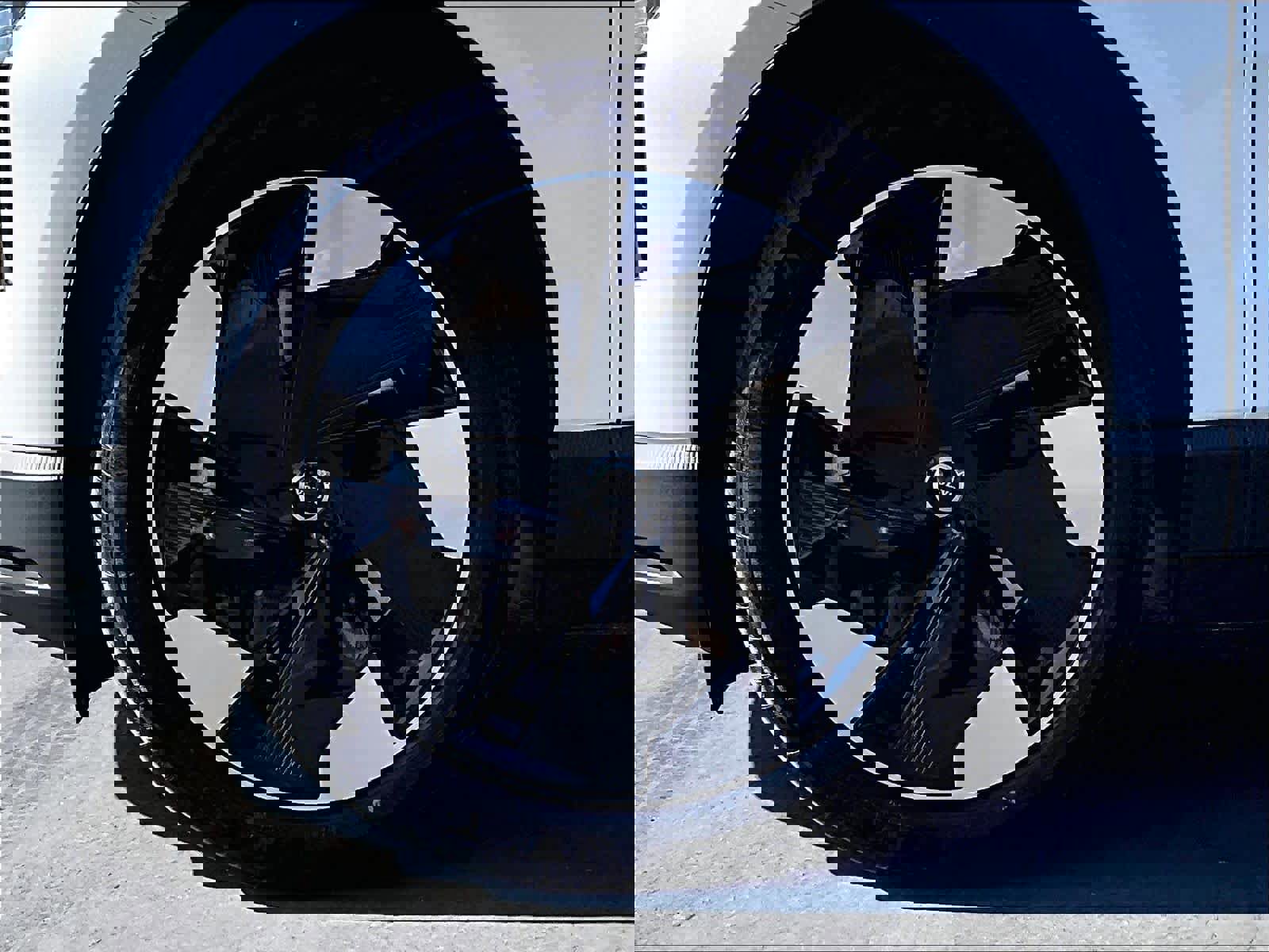 New 2026 Volvo EX30 Plus w/ Protection Package Premier image 14