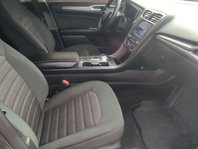 Used 2020 Ford Fusion SE image 25