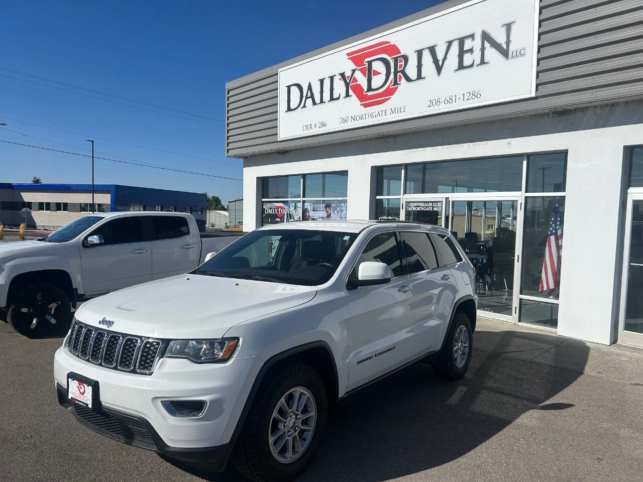 Used 2018 Jeep Grand Cherokee Laredo image 2