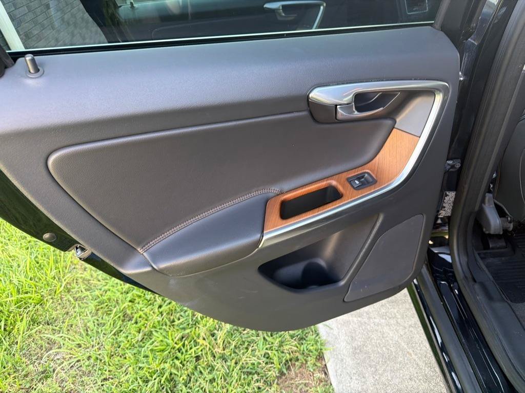 Used 2017 Volvo XC60 T5 Inscription w/ Preferred Option Package FWD image 35