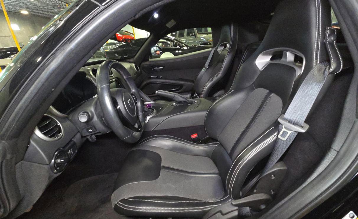 Used 2017 Dodge Viper SRT-10 image 3