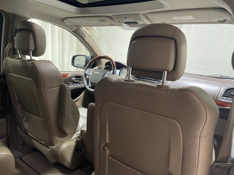 Used 2012 Chrysler Town & Country Limited w/ Luxury Group image 11