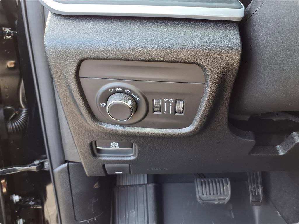 New 2025 Jeep Grand Cherokee Laredo AWD/4WD image 13
