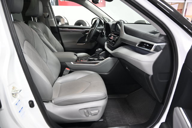Used 2022 Toyota Highlander Platinum AWD/4WD image 11