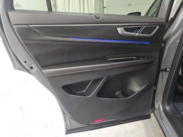 Used 2025 Volkswagen Atlas Cross Sport SEL R-Line image 28