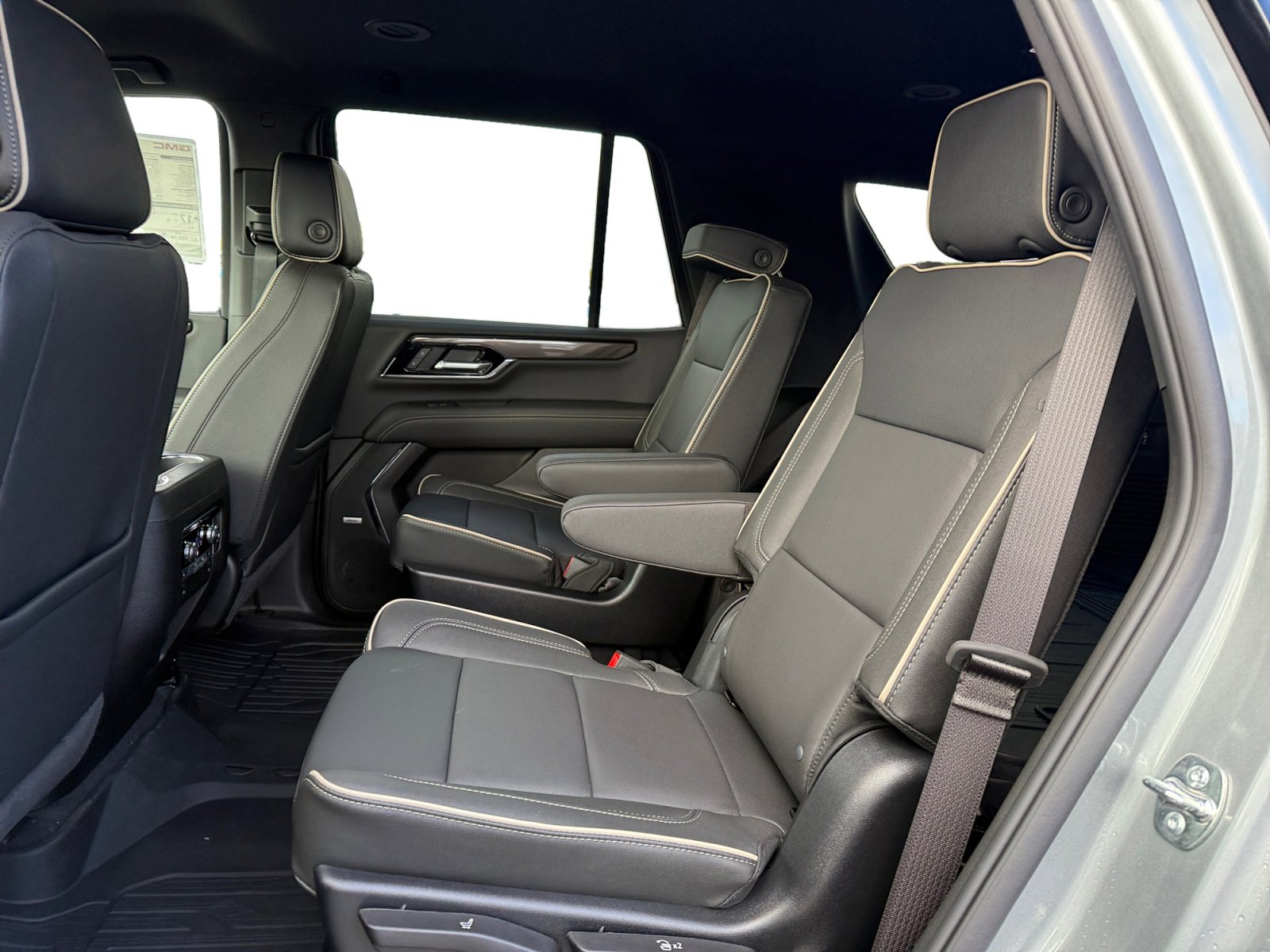 New 2026 GMC Yukon Elevation w/ LPO, Floor Liner Package image 16
