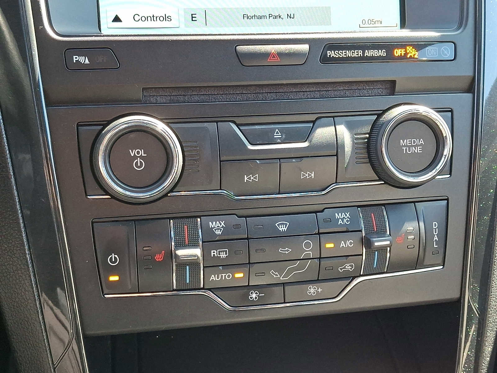 Used 2017 Ford Explorer XLT w/ Equipment Group 202A image 17