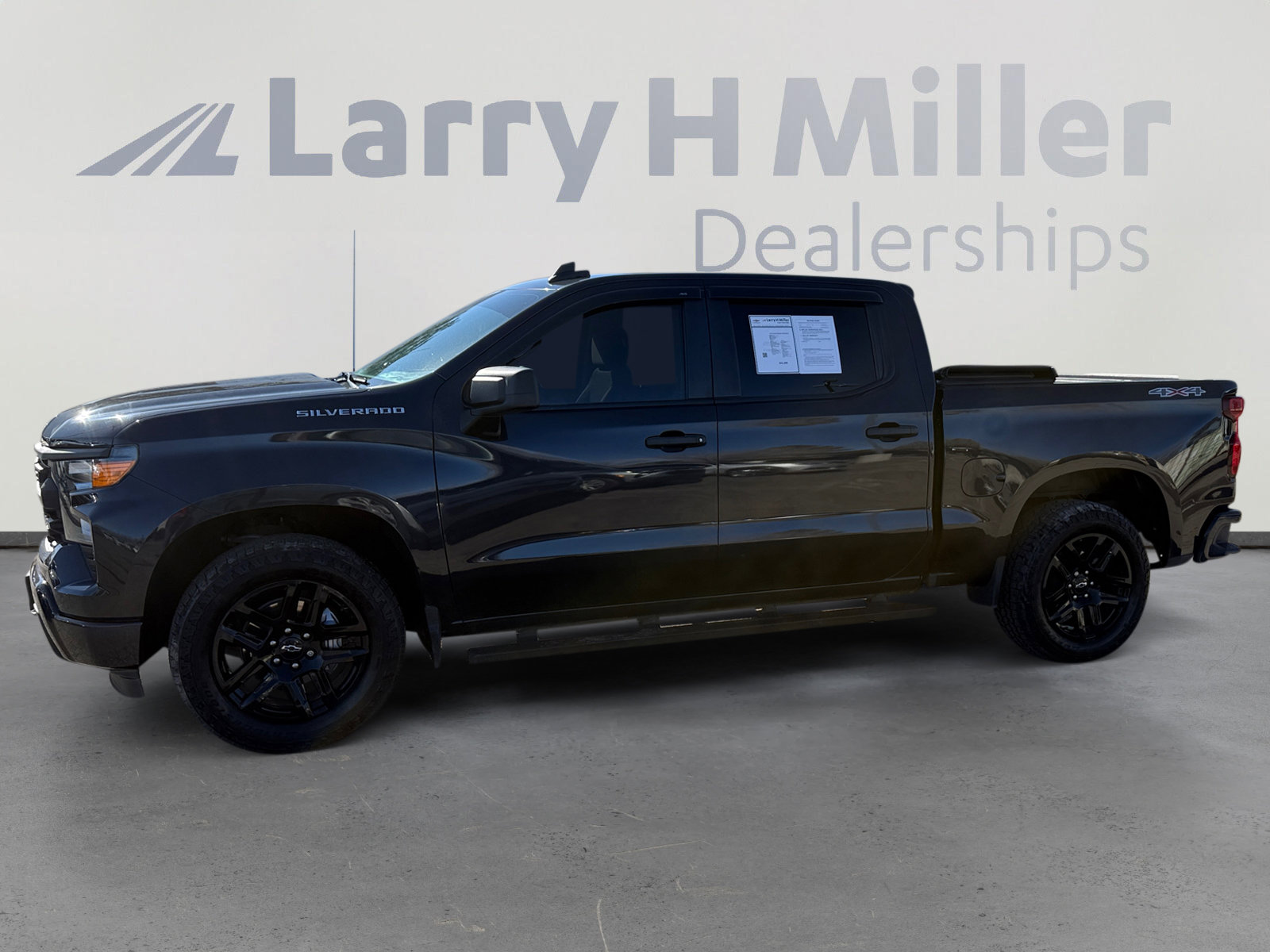 Used 2022 Chevrolet Silverado 1500 Custom image 2