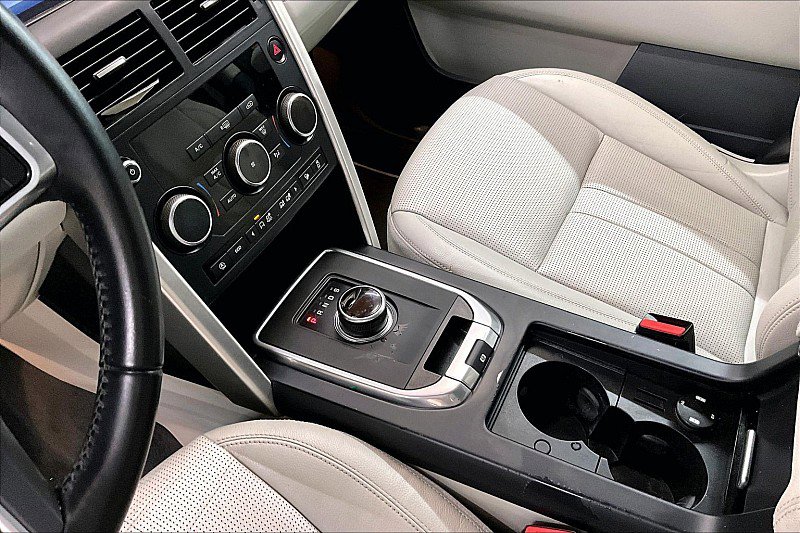 Used 2018 Land Rover Discovery Sport HSE image 14