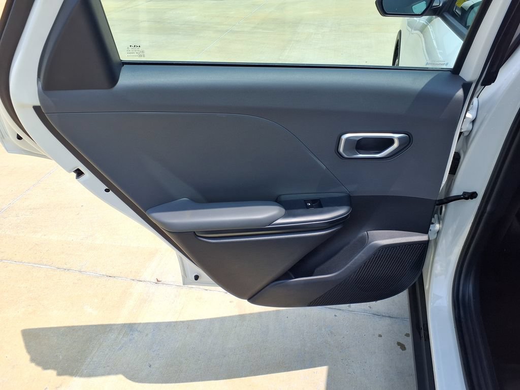 Used 2025 Kia K4 FWD image 16