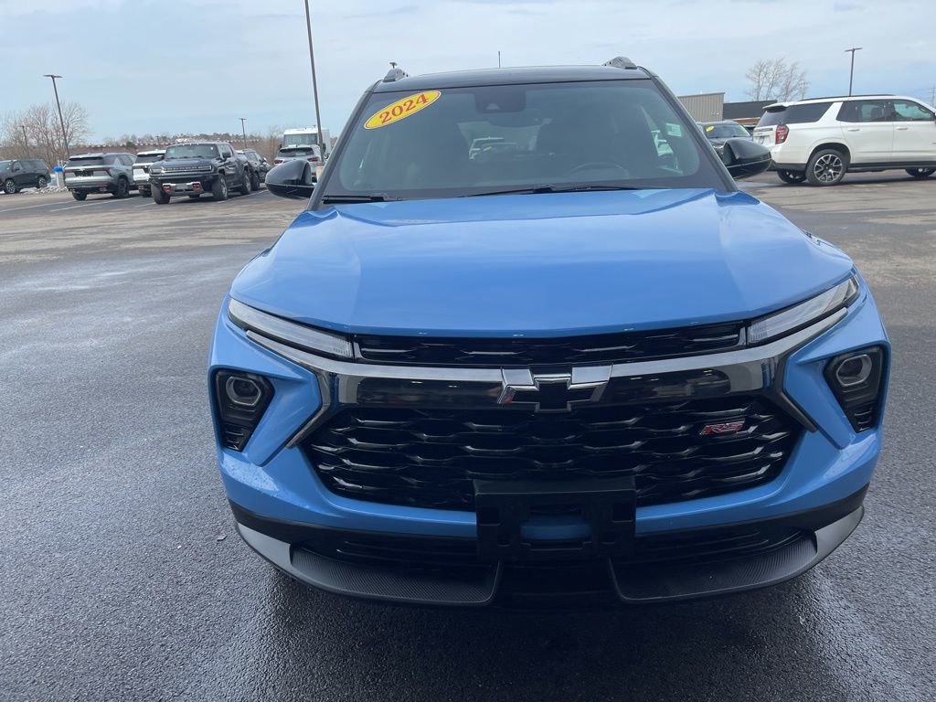 Used 2024 Chevrolet TrailBlazer RS w/ Convenience Package AWD/4WD image 2