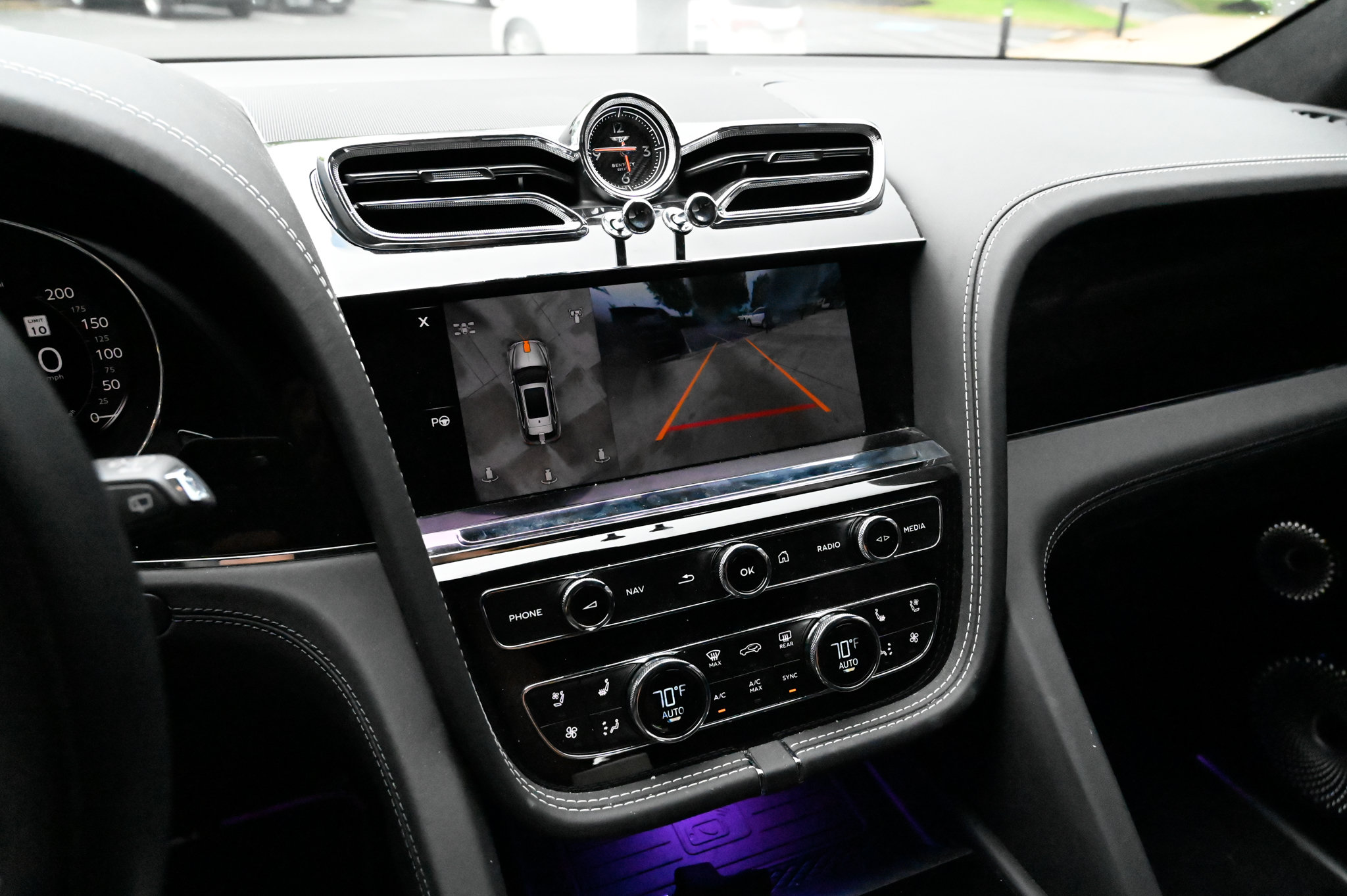 Used 2025 Bentley Bentayga AWD/4WD image 28