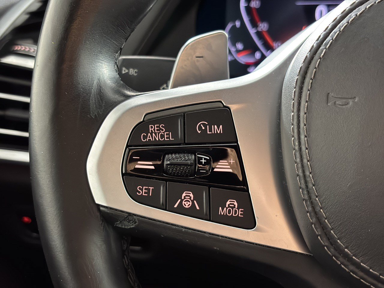 Used 2021 BMW X7 xDrive40i w/ M Sport Package AWD/4WD image 18