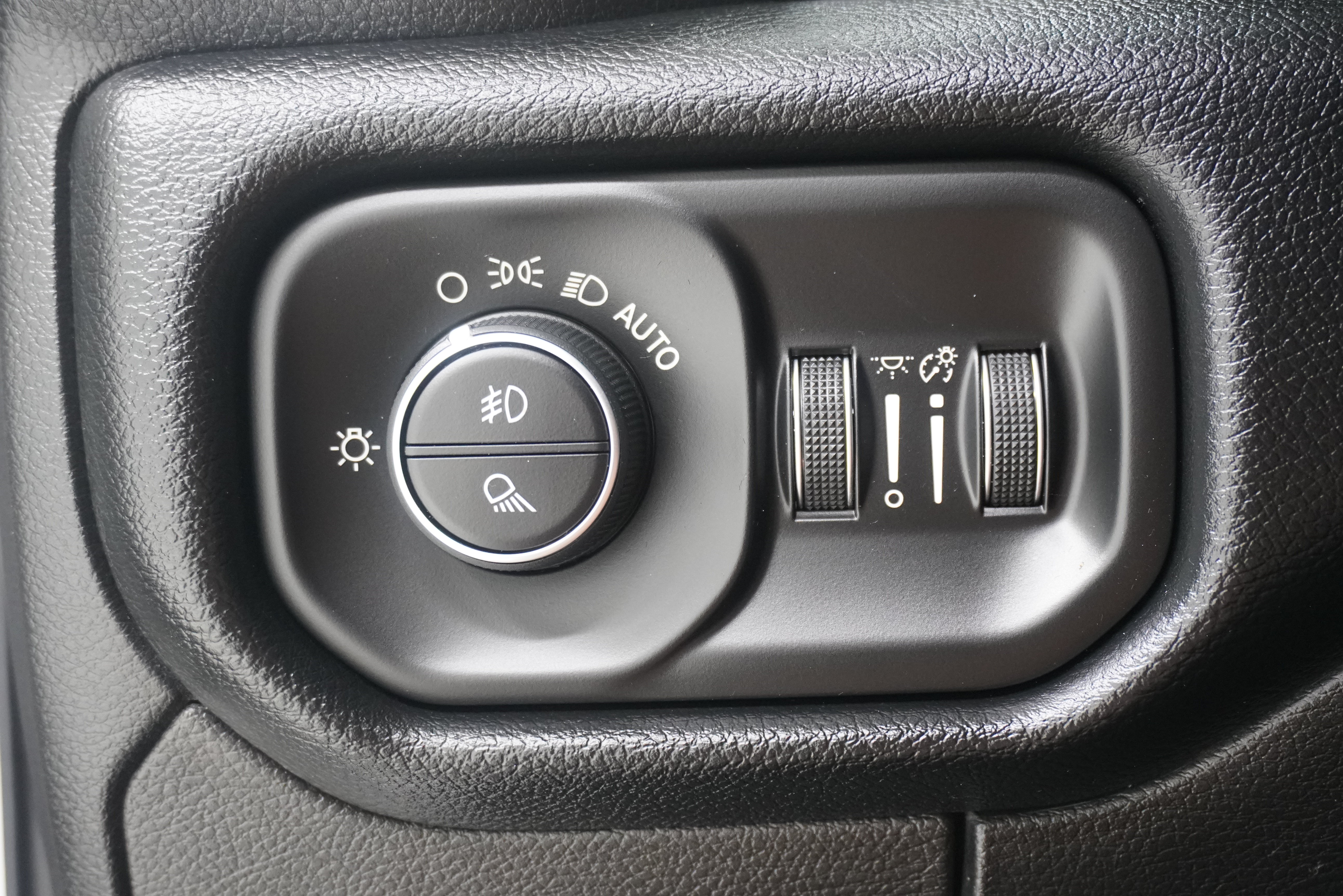 Used 2020 RAM 1500 Laramie RWD image 23
