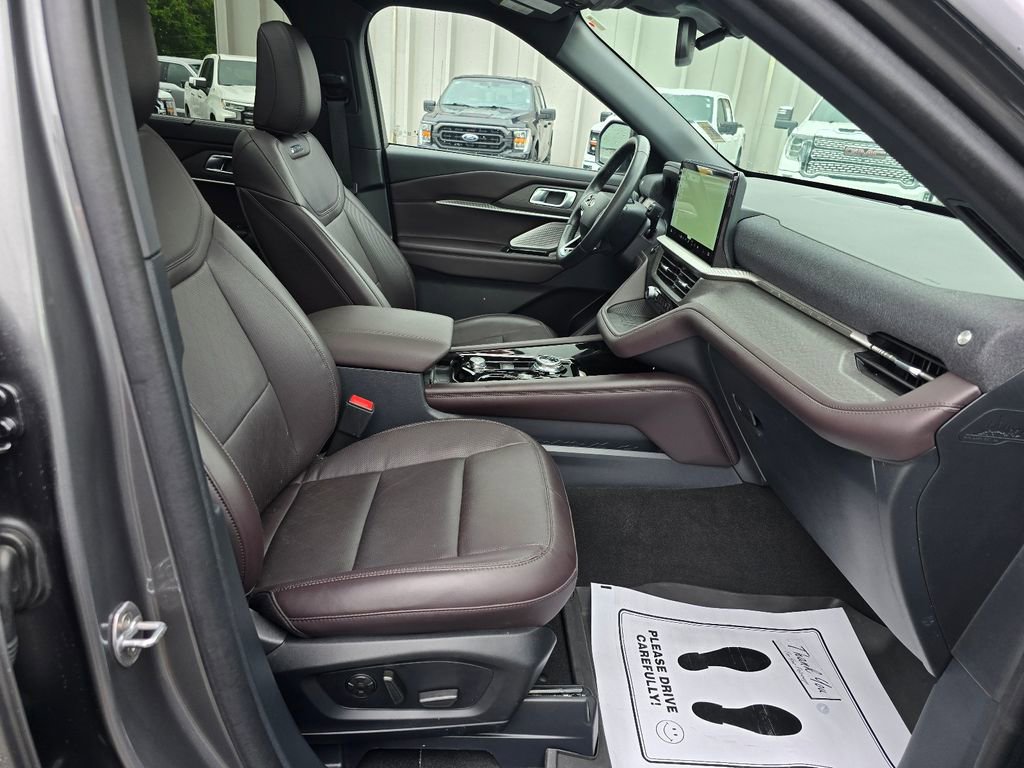 Used 2025 Ford Explorer Platinum AWD/4WD image 13