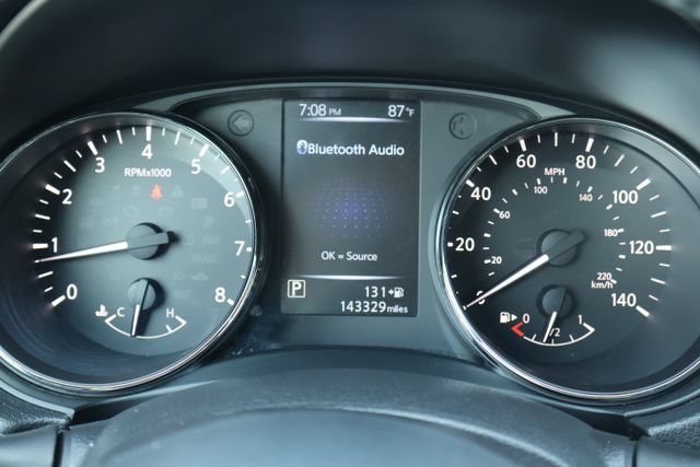 Used 2017 Nissan Rogue SV AWD/4WD image 8