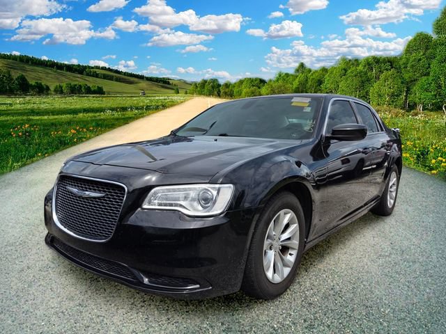 Used 2015 Chrysler 300 Limited RWD image 2