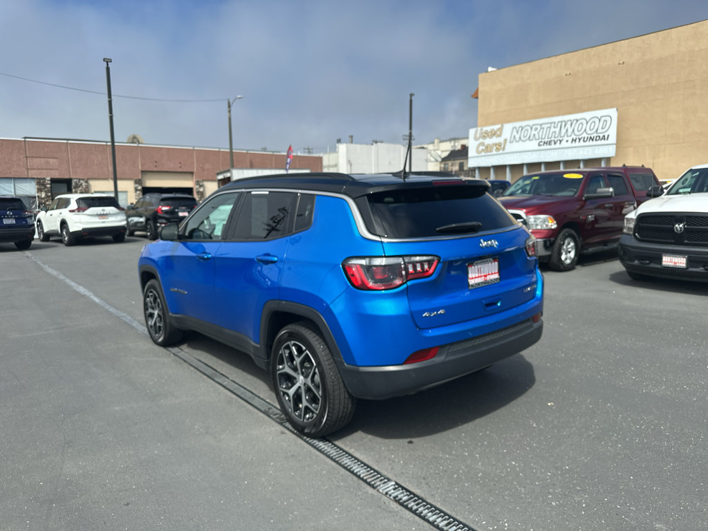 Used 2024 Jeep Compass Limited AWD/4WD image 3