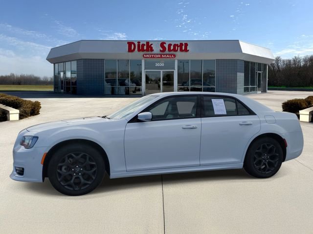 Used 2023 Chrysler 300 Touring L w/ Popular Equipment Group AWD/4WD image 4