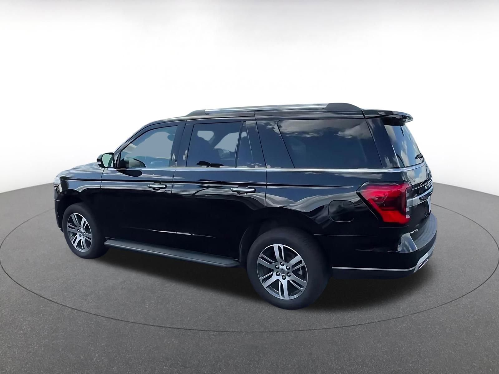 Used 2024 Ford Expedition Limited image 10