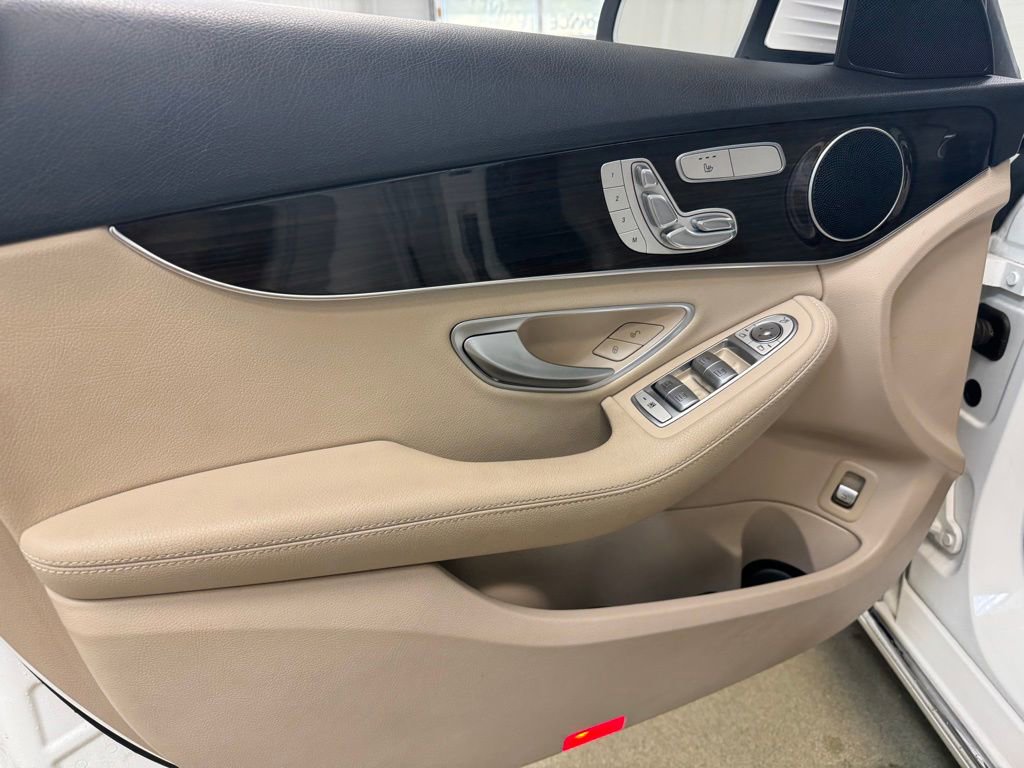 Used 2017 Mercedes-Benz C 300 4MATIC Sedan image 8