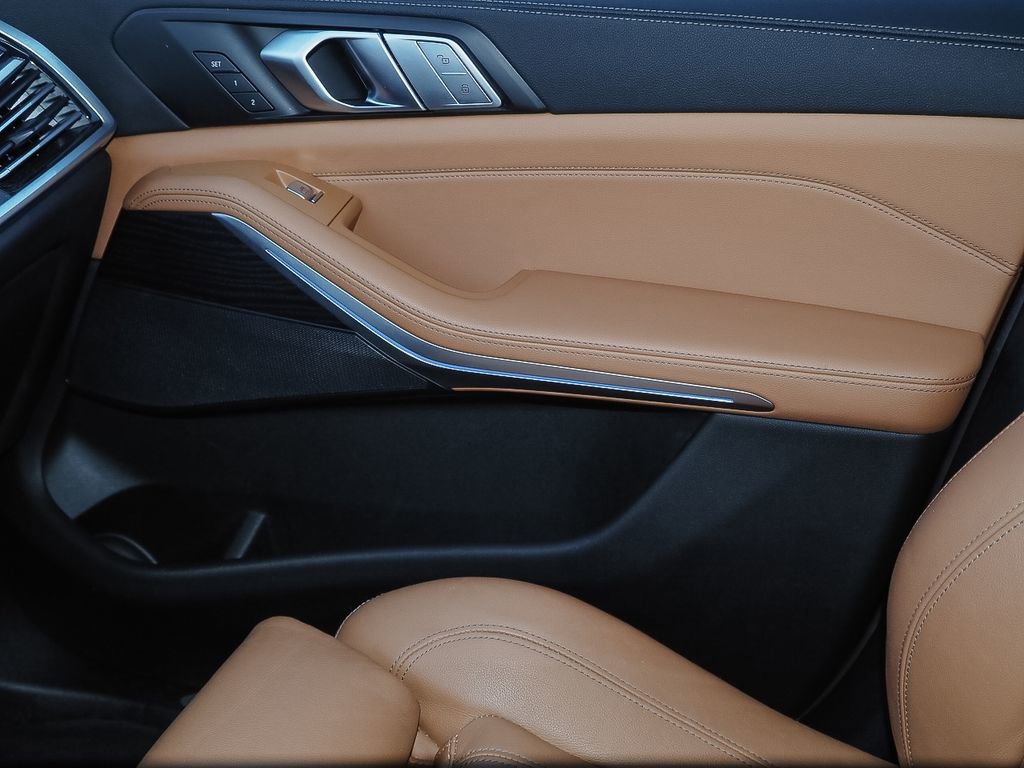 Used 2022 BMW X7 xDrive40i w/ M Sport Package image 30