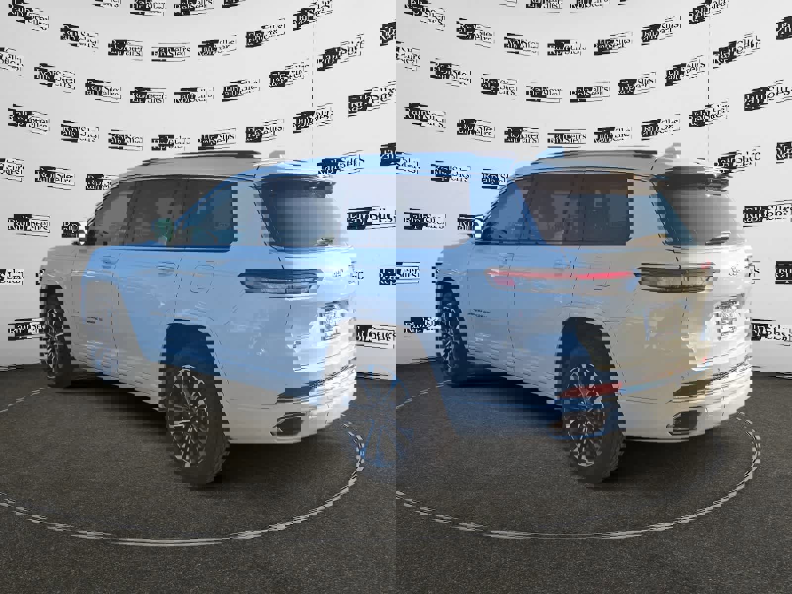 Used 2021 Jeep Grand Cherokee L Overland w/ Luxury Tech Group IV image 4