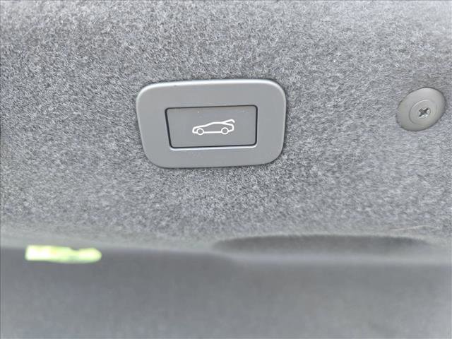 New 2024 Jaguar XF R-Dynamic SE AWD/4WD image 13