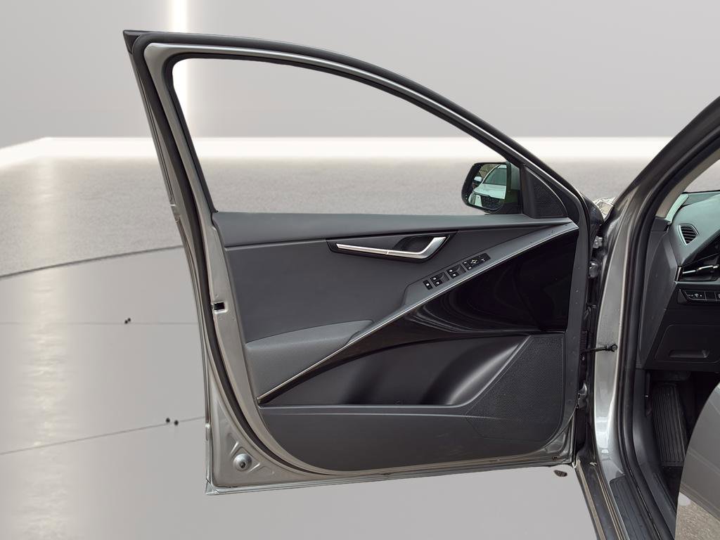 Certified 2025 Kia Niro EX FWD image 25