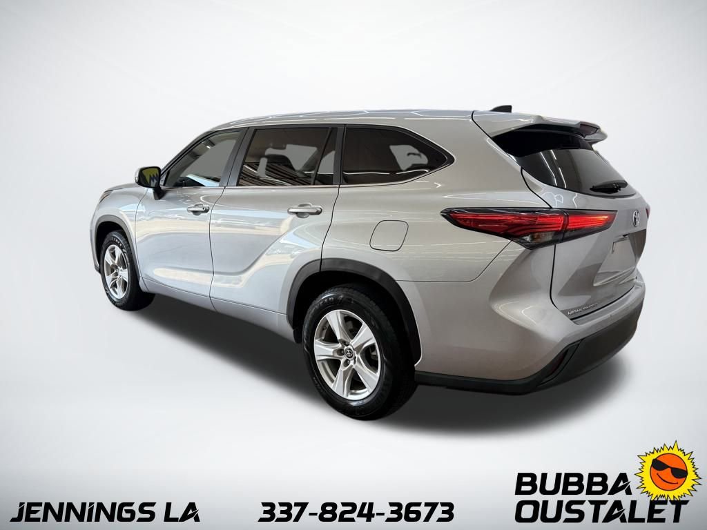 Used 2023 Toyota Highlander LE image 5