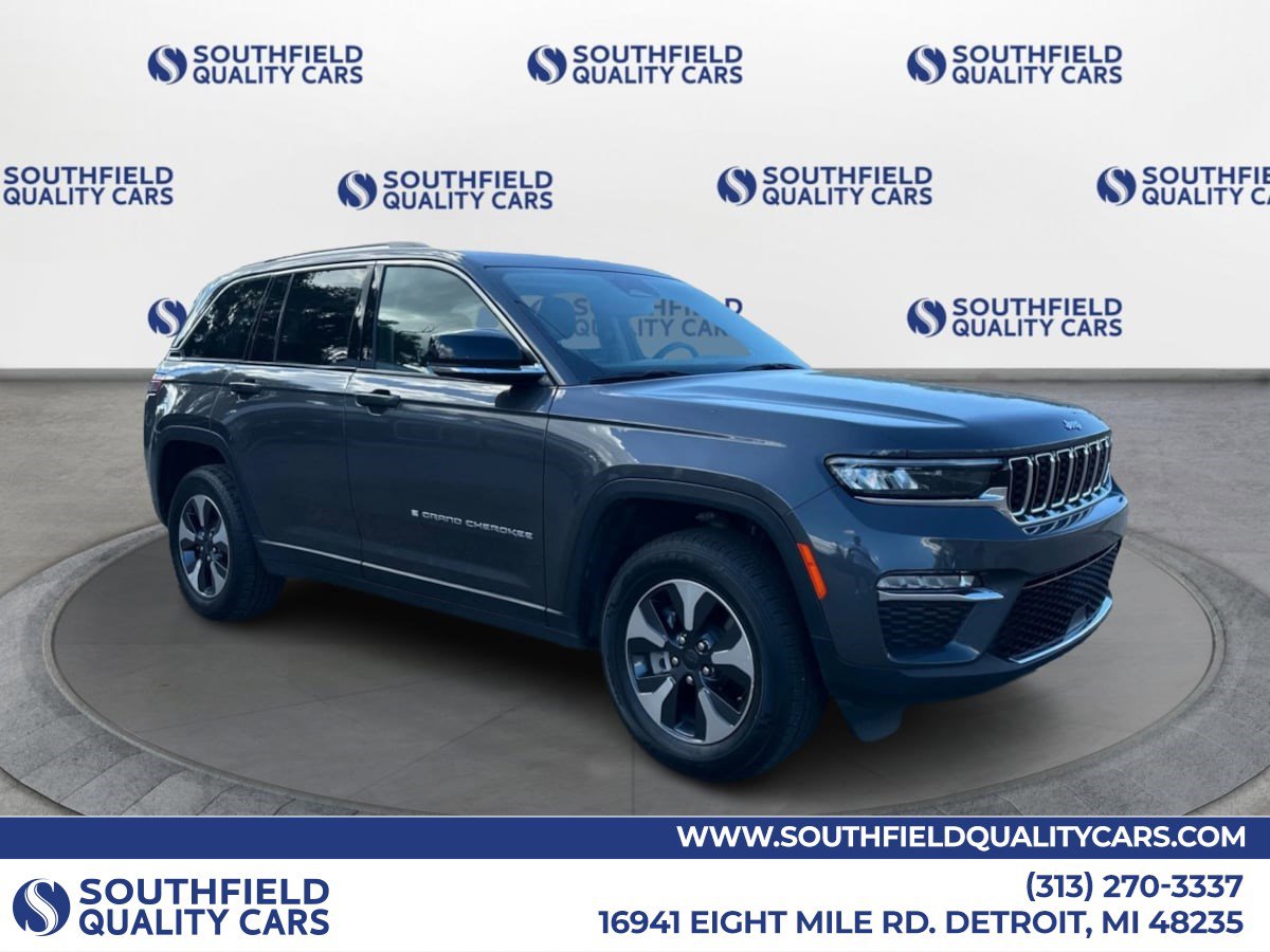 Used 2023 Jeep Grand Cherokee 4WD 4xe image 1