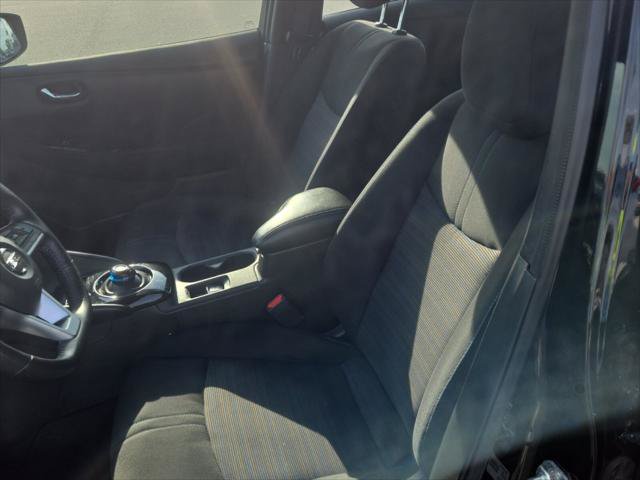 Used 2020 Nissan Leaf SV w/ SV Technology Package FWD image 13
