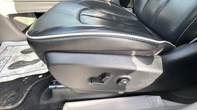 Used 2022 Chrysler Pacifica Limited image 9