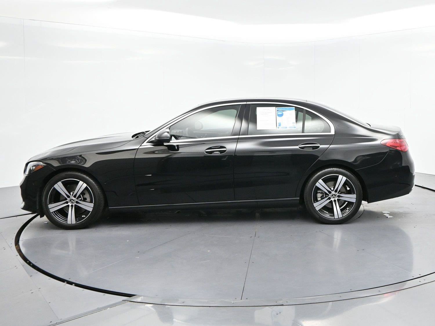 Used 2025 Mercedes-Benz C 300 4MATIC Sedan image 4