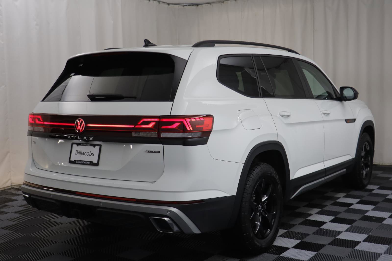 Used 2025 Volkswagen Atlas Peak Edition SE image 16