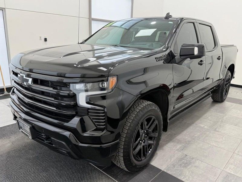Used 2025 Chevrolet Silverado 1500 High Country w/ Midnight Edition AWD/4WD image 6