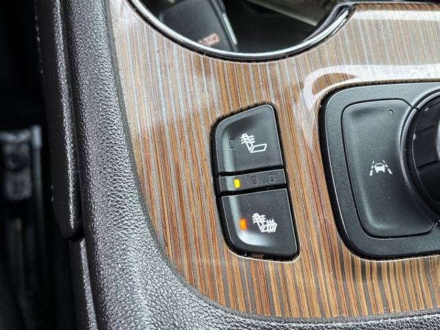 Used 2021 GMC Acadia SLE w/ Driver Convenience Package image 17