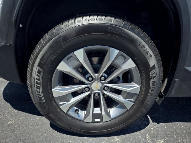 Used 2025 Chevrolet Equinox LT AWD/4WD image 12