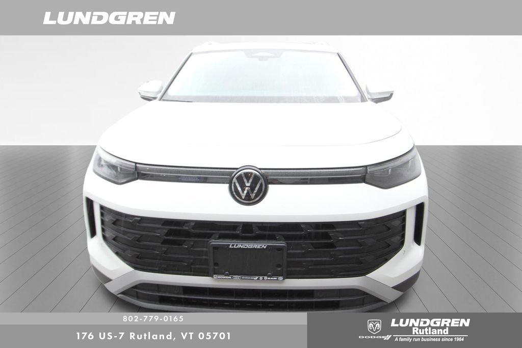 Used 2025 Volkswagen Tiguan SE w/ Panoramic Sunroof Package AWD/4WD image 11