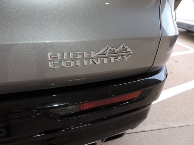 Used 2025 Chevrolet Traverse High Country FWD image 24