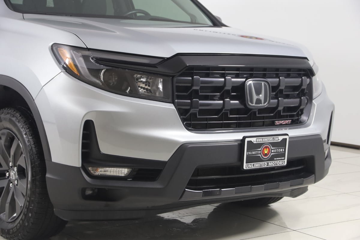 Used 2025 Honda Ridgeline Sport image 28