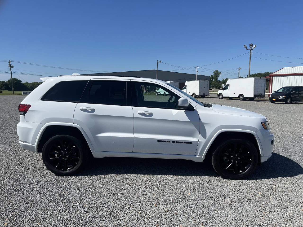 Used 2020 Jeep Grand Cherokee Altitude AWD/4WD image 2