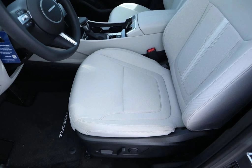 Certified 2025 Hyundai Tucson SEL FWD image 10