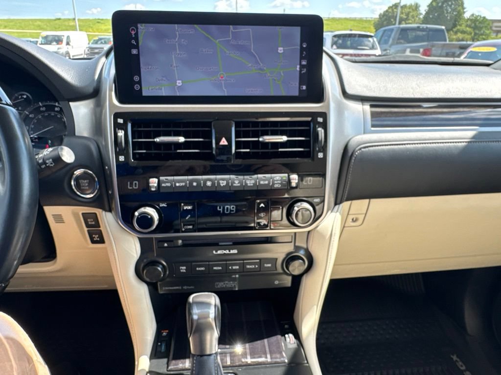 Used 2022 Lexus GX 460 Luxury w/ Sport Design Package AWD/4WD image 3